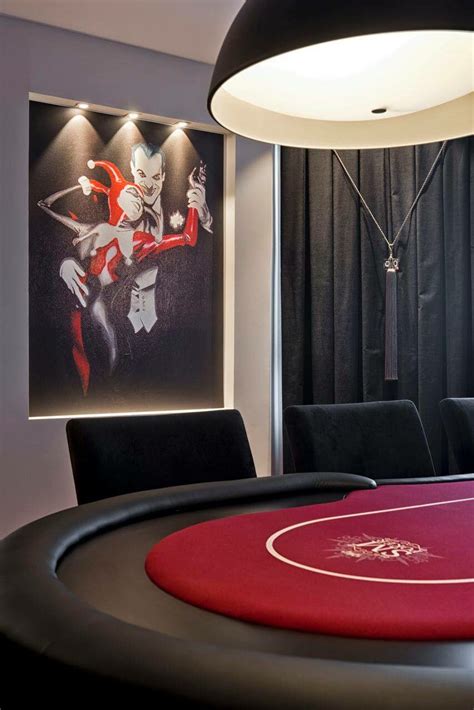 A Abertura De Uma Sala De Poker Do Reino Unido