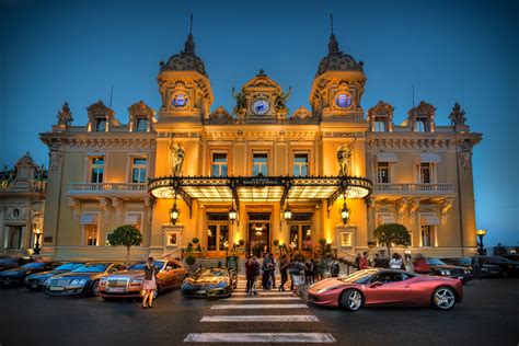 Acidente Devant Cassino De Monaco