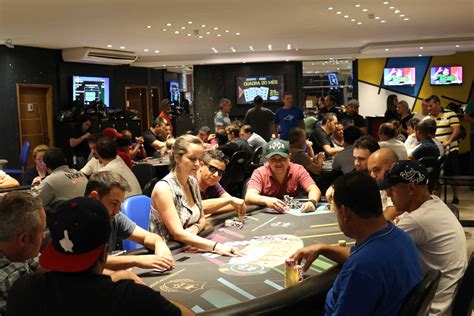 Brown Clube De Poker