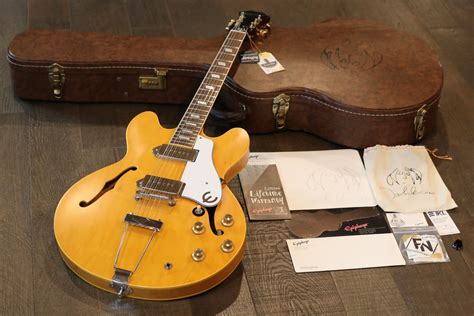 Epiphone Inspirado Em John Lennon Revolucao Casino Lennon Natural