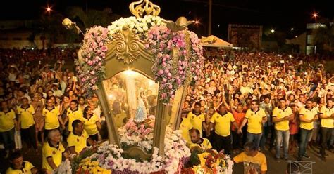 Festa Religiosa De Fruto Fenda De Revisao