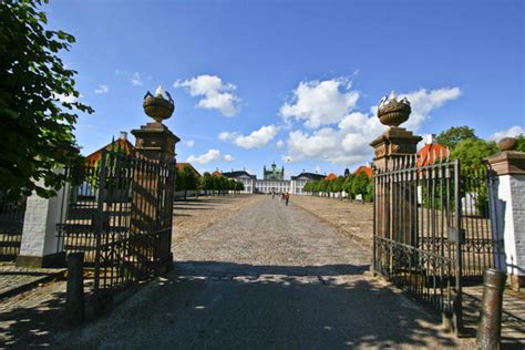 Fredensborg Slot Parkering