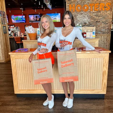 Hooters Casino Super Bowl Party