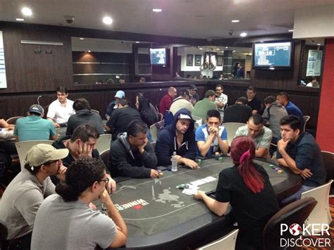Na Noite De Domingo Poker Costa Central
