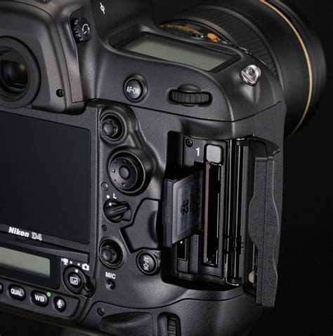 Nikon D4 Dual Slot