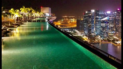 O Marina Bay Sands Casino Em Singapura Piscina De Beiral Infinito