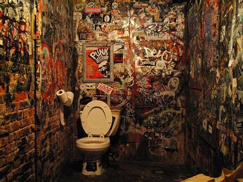 Punk Toilet Betsul