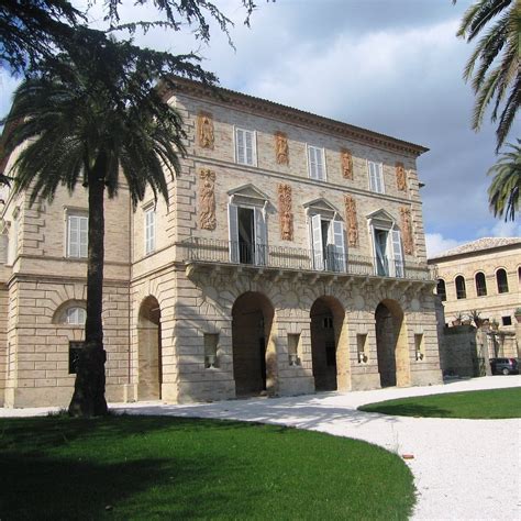 Sala De Fenda De Porto San Giorgio