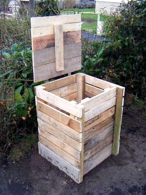 Slot Para Baixo De Madeira Compost Bin