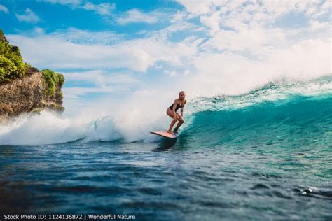 Surfing Beauties Bet365
