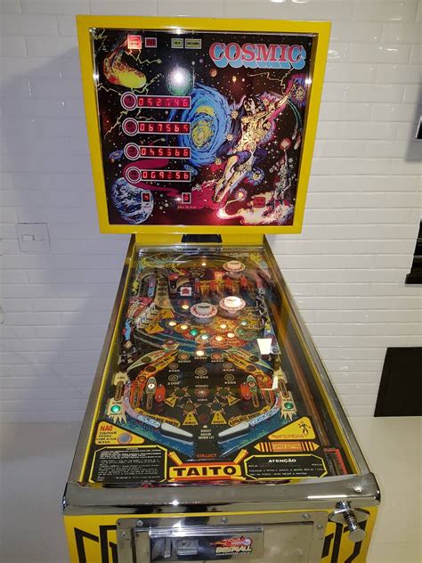 Uma Maquina De Pinball Poquer De Brincalhao